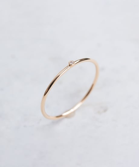 DOT Diamond solitaire ring