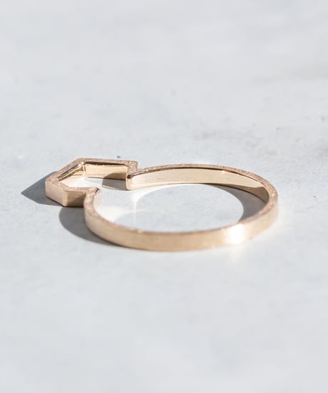 OUTLINE hexagon ring -K14-