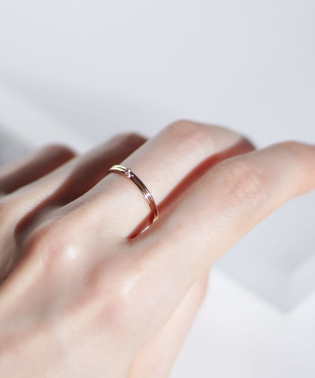 DOT Diamond solitaire ring