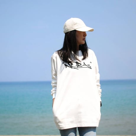 NORAs　ロンT-SHIRTS        BECAUSE IT`S THERE.　　WHT