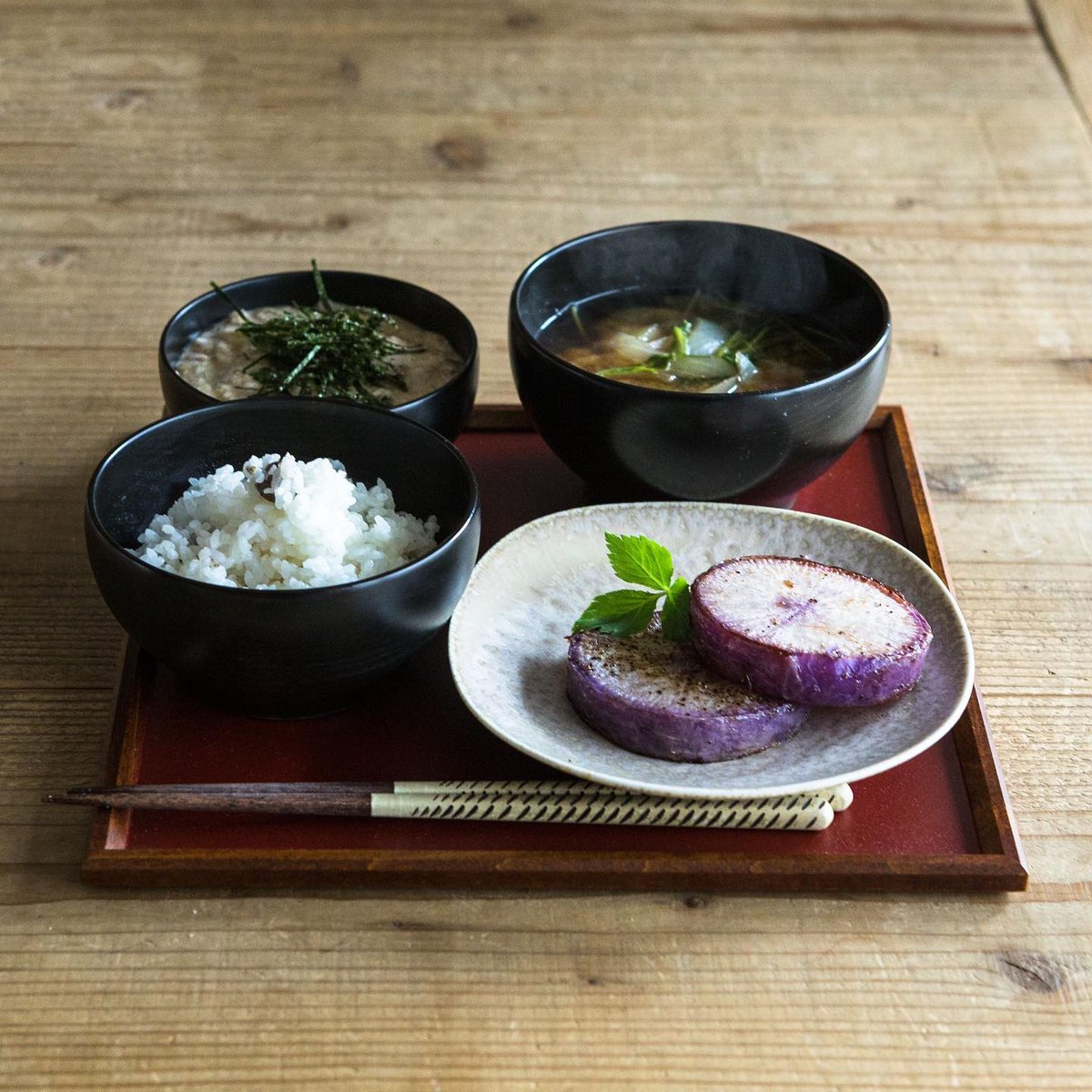 めぐるの一汁一菜盆・和紙着せ・潤 | 漆器「めぐる／めぶく