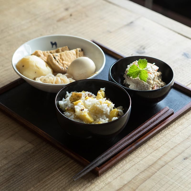 めぐるの一汁一菜盆・和紙着せ・黒 | 漆器「めぐる／めぶく」公式