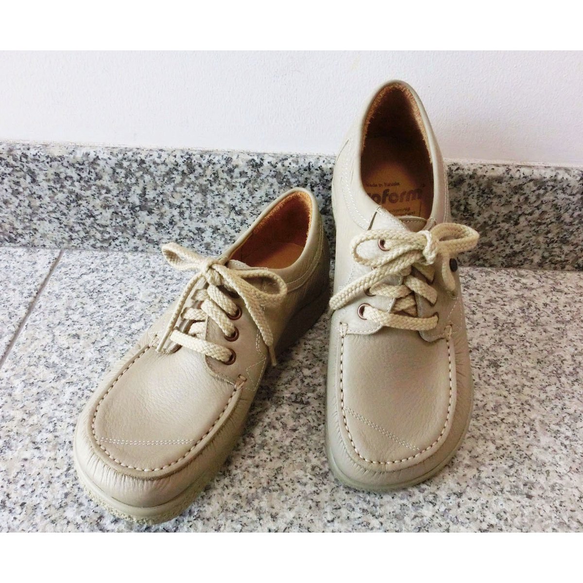 ヤコフォーム【裸足と同じ骨格で歩ける靴】337（牛革スタンダード