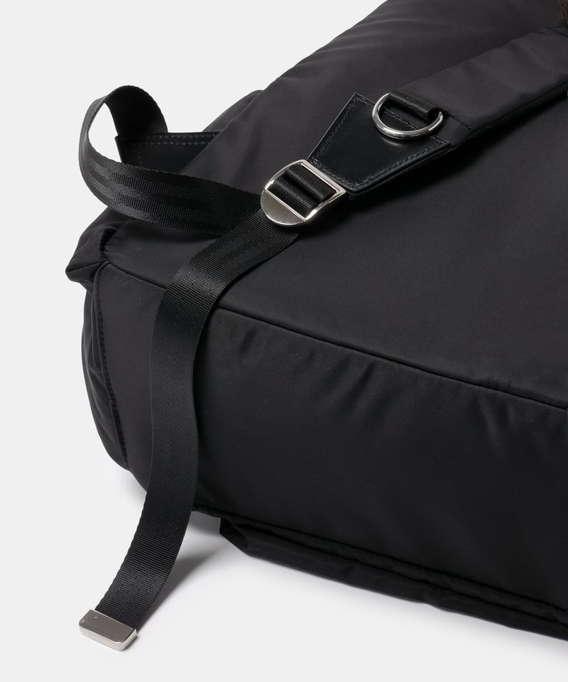 美品】MB ULTIMATE FABRIC ハーフムーンボディバッグ BIG MB ULTIMATE