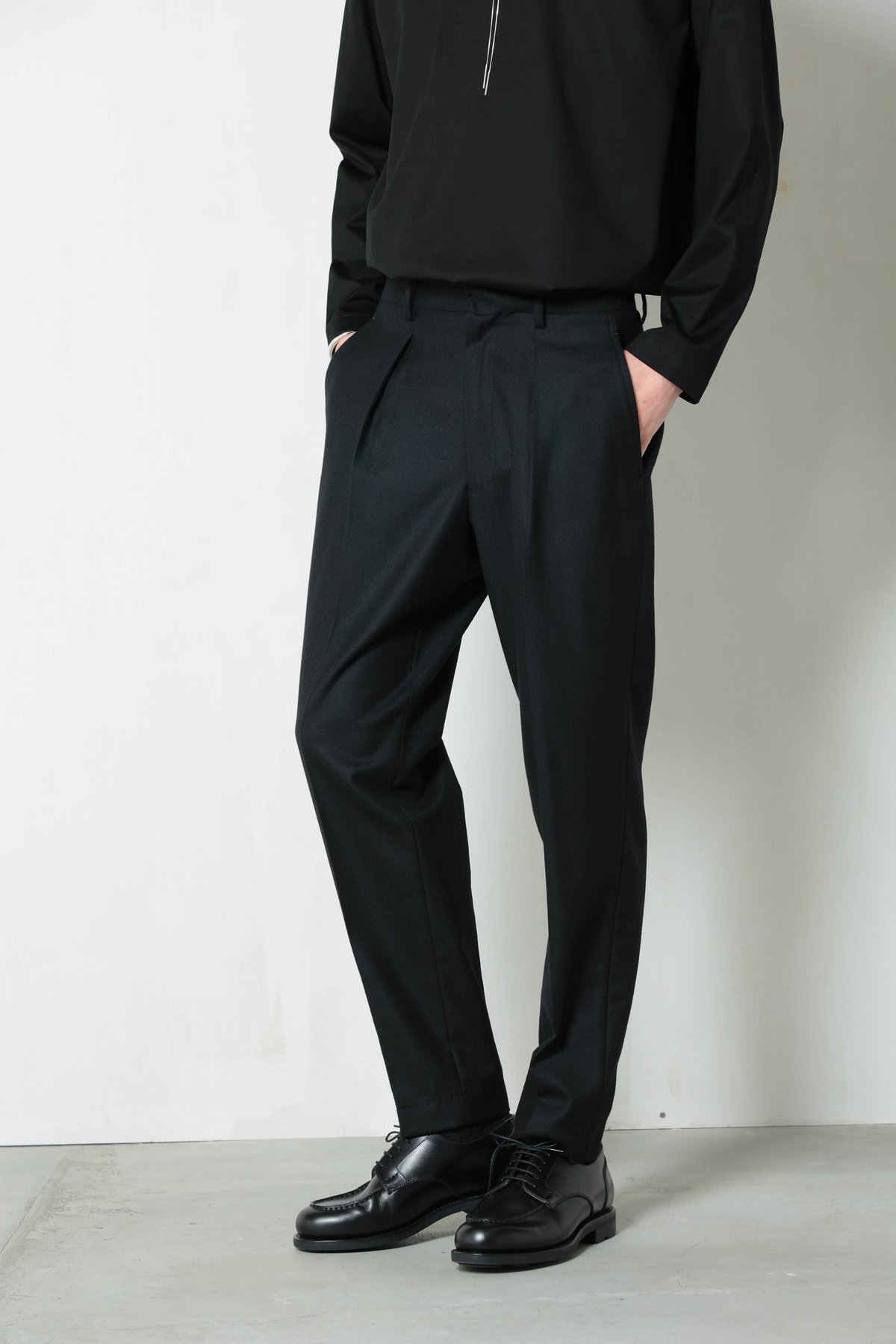 MBハイエンド尾州ウール ワイドテーパードスラックス ☆新品未使用☆ MBハイエンド尾州ウールワイドテーパードスラックス L