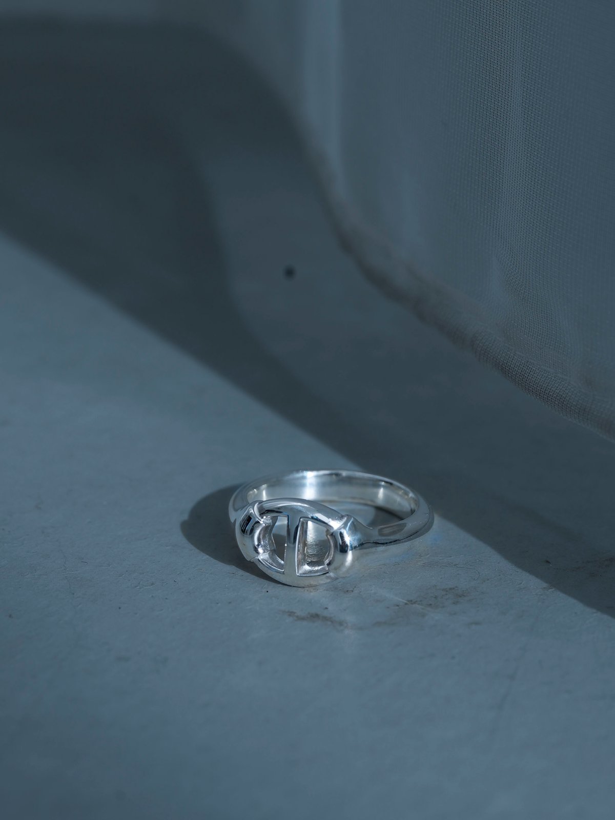 OX JEWELRy Classic Center Anchor Chain Ring | M