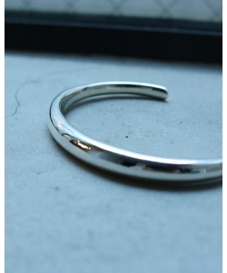 OX JEWELRY Silver Curve Bangle
