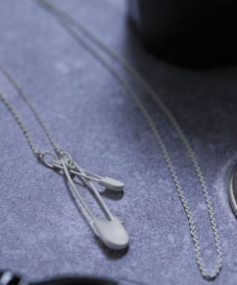 アクセサリー MB OX JEWELRy Silver Safety Pin Charm OX JEWELRy Silver Safety Pin Charm | MB -there