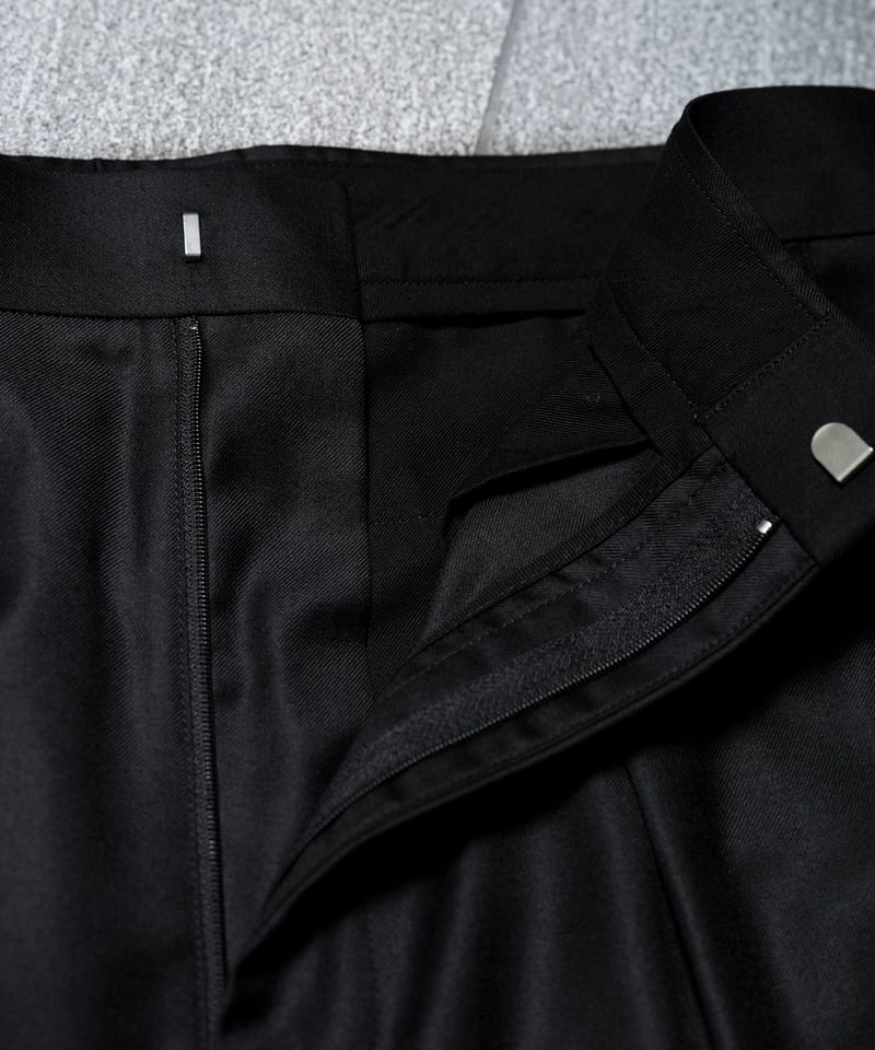 MB フォーマルスラックスセット by Loro Piana MB ULTIMATE FABRIC フォーマルスラックス by Loro Piana |