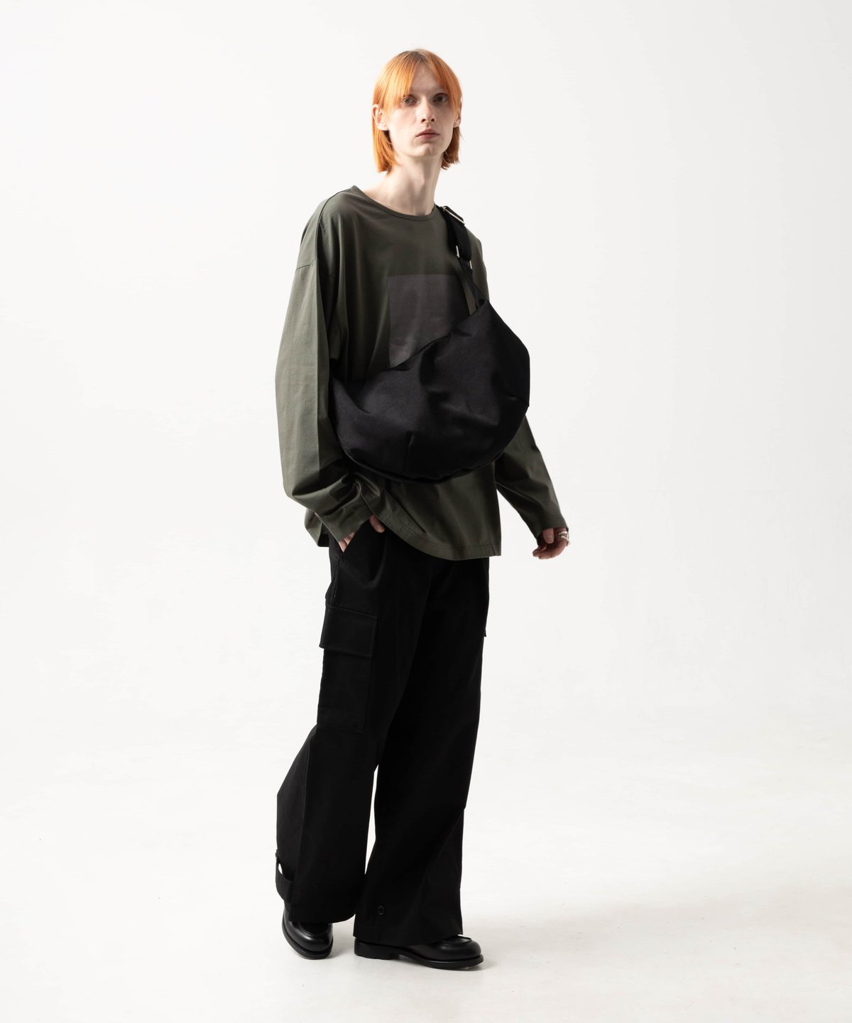 MB ULTIMATE FABRIC ハーフムーンボディバッグ BIG ブラック MB ULTIMATE FABRIC ハーフムーンボディバッグ BIG | MB -there