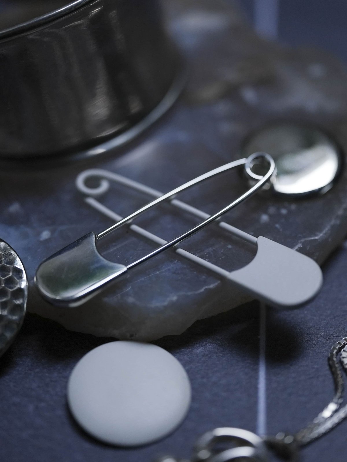 アクセサリー MB OX JEWELRy Silver Safety Pin Charm OX JEWELRy Silver Safety Pin Charm | MB -there