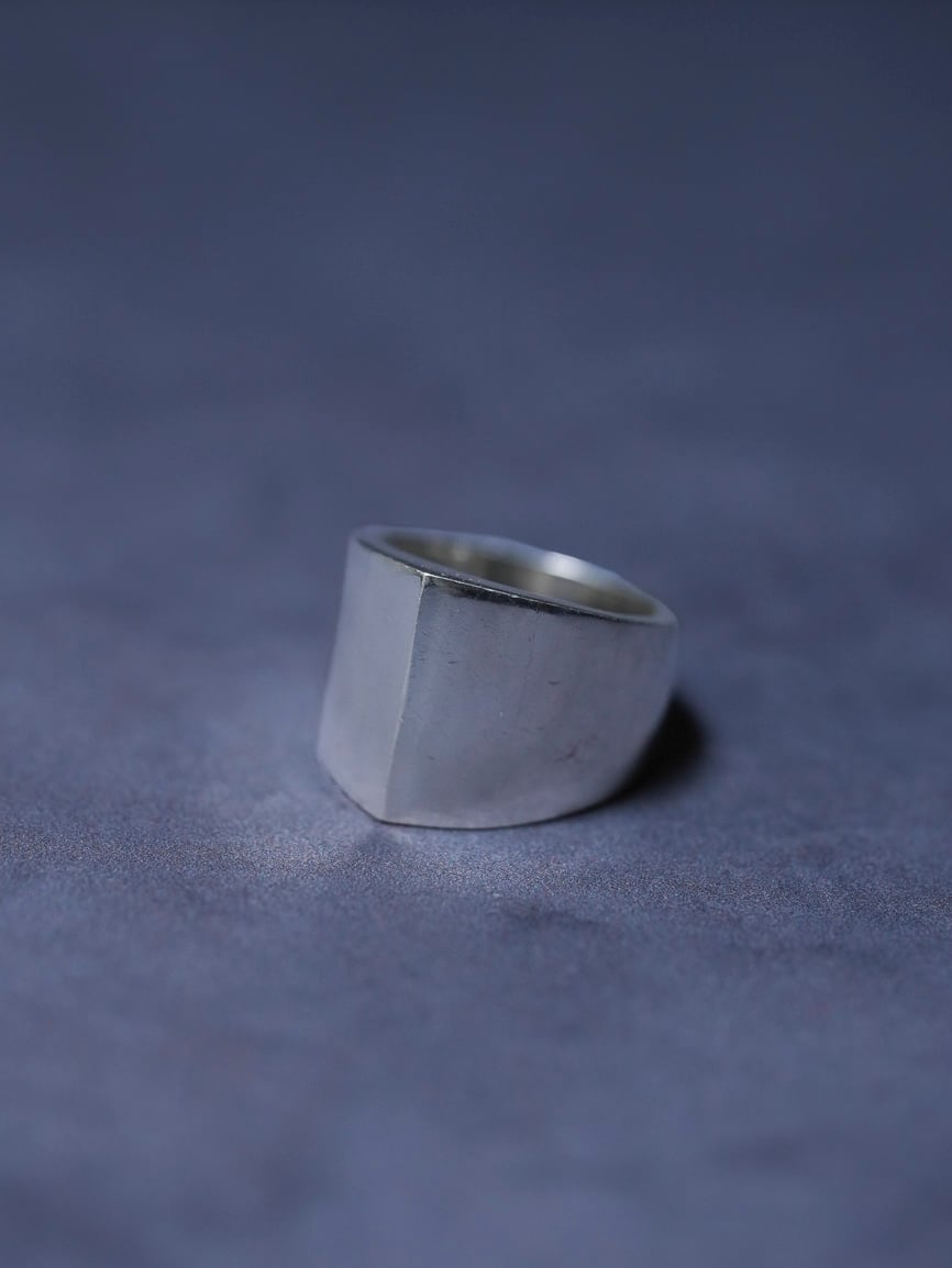 OX JEWELRY Silver Curve Signet Ring　19号 OX JEWELRY SILVER ARMOR RING | MB -there is a r