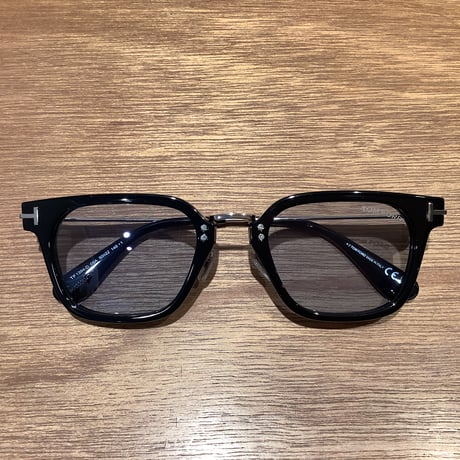 TOM FORD トム・フォード　TF1394-D 05A