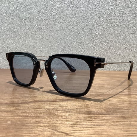 TOM FORD トム・フォード　TF1394-D 05A