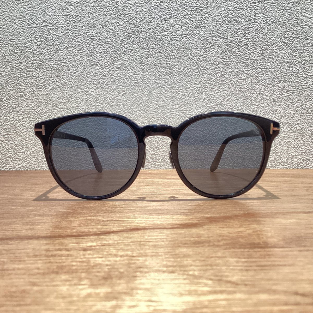 美品 現行品 付属品完備 TOM FORD TF1051-K ECO 01A 黒 TOM FORD サングラス TF1051-K ECO 01A ウェリントン メンズ