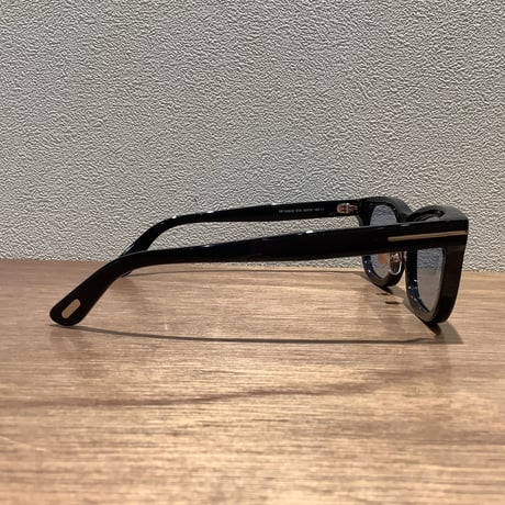 TOM FORD トム・フォード　TF1393-D 01A