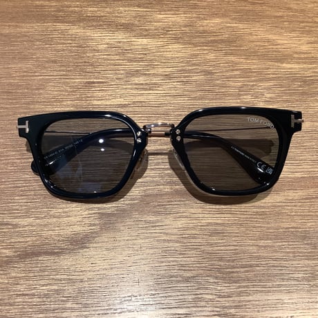 TOM FORD トム・フォード　TF1394-D 01A