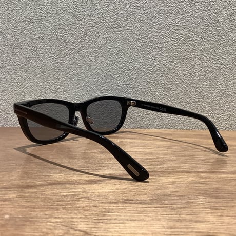 TOM FORD トム・フォード　TF1393-D-N 05A