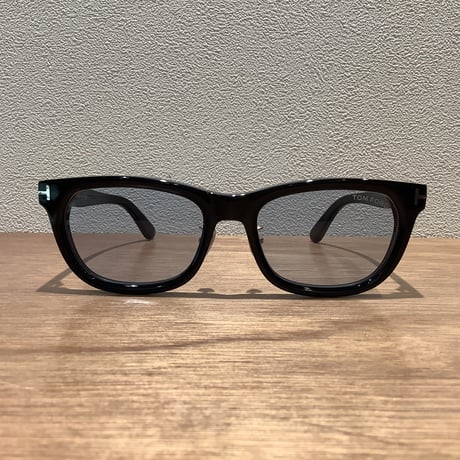 TOM FORD トム・フォード　TF1393-D 01A