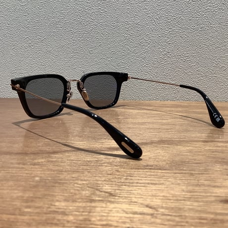 TOM FORD トム・フォード　TF1394-D 01A