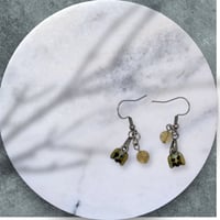 ミニチュアダックスフンド七宝焼き フックピアス 天然石シトリン付き（シルバー）
