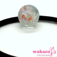 金魚が泳ぐ レジンヘアゴム ガラスサンド封入｜涼しげ＆幻想的なハンドメイドアクセサリー