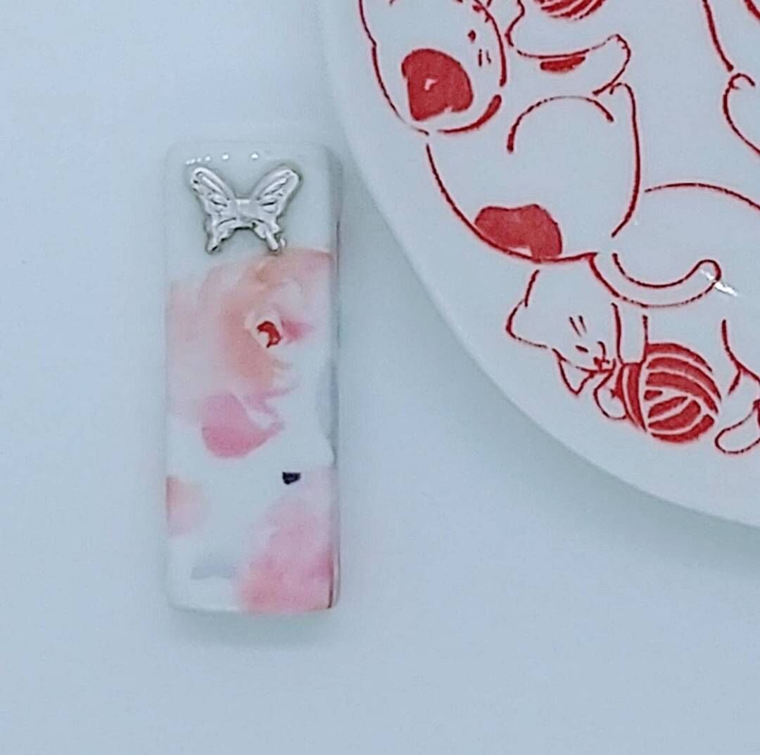 ハンドメイド・磁器 蝶の箸置き ハンドメイド ポーセラーツ