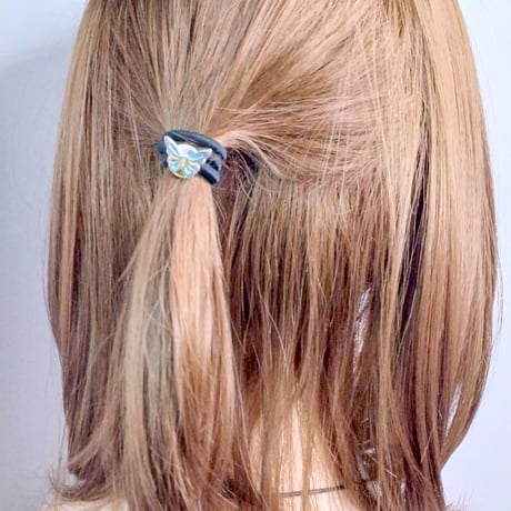 シルバーのまぁるい七宝と蝶々七宝のヘアゴム
