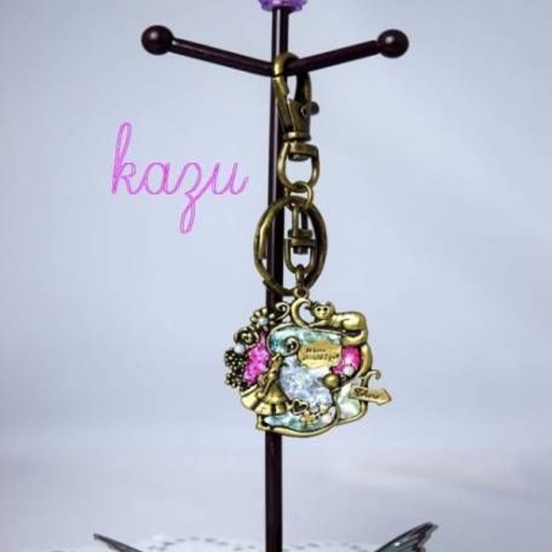 ハンドメイド・不思議の国のアリスキーホルダー・ステンドグラス風