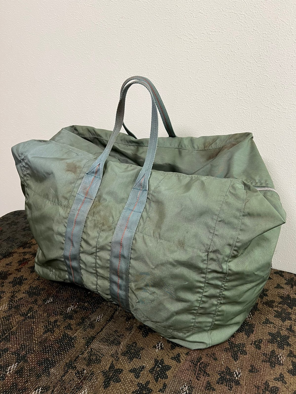 Around the 1950s, “U.S.NAVY” Parachute Travelin