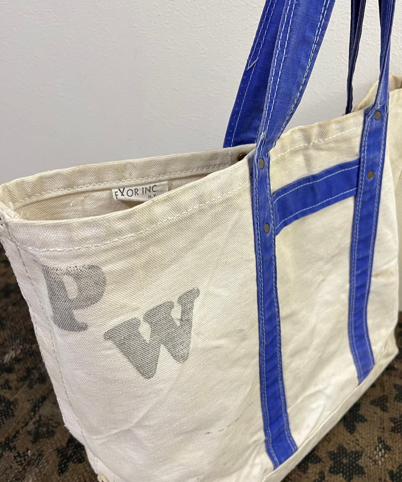 Around the 1940s Blue handle canvas tool bag. |