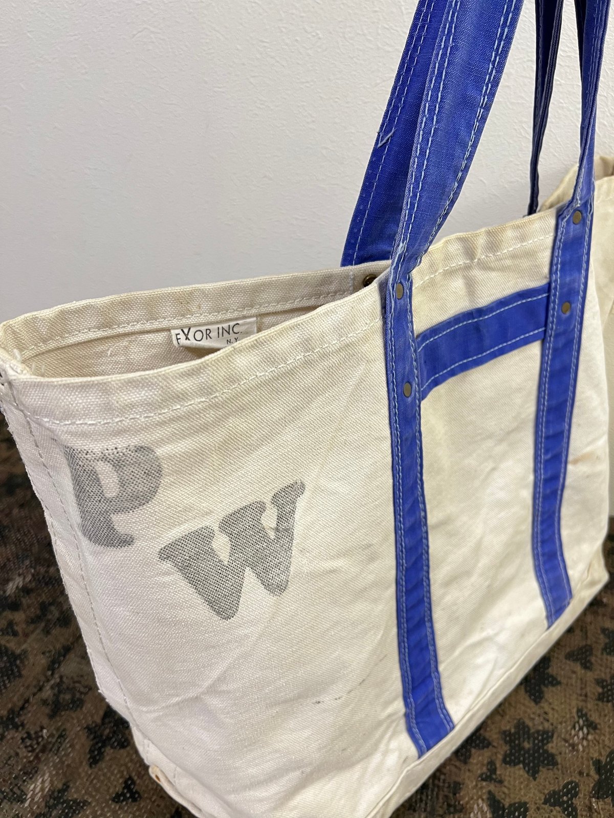 Around the 1940s Blue handle canvas tool bag. | Around the 1940s Blue handle canvas tool bag. |