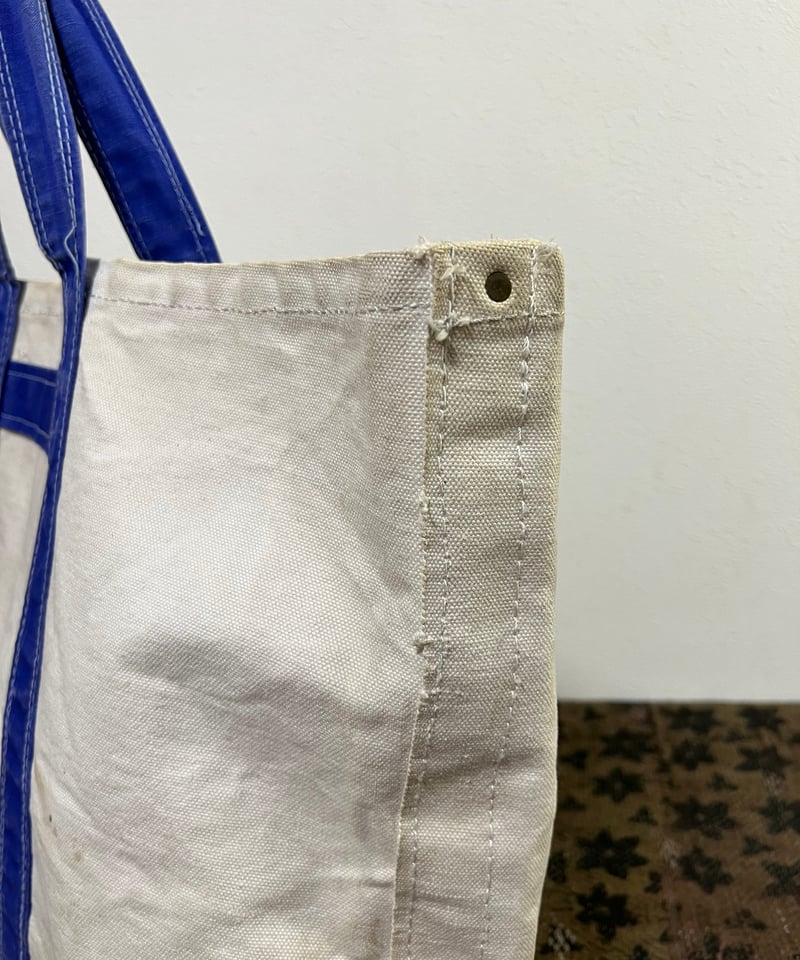 Around the 1940s Blue handle canvas tool bag. |