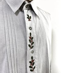 Gray cotton L/S Tyrolean shirt.