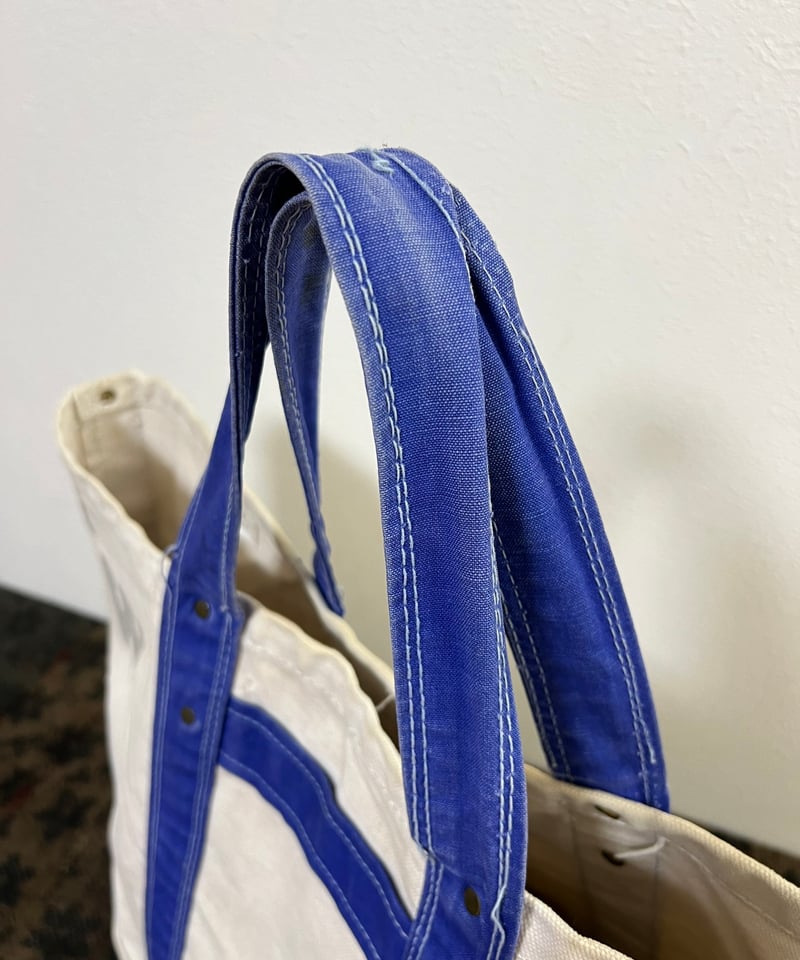 Around the 1940s Blue handle canvas tool bag. |