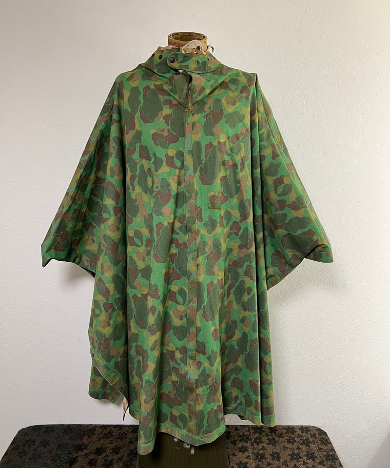 1940's U.S. NAVY rubberized camouflage poncho.
