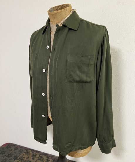 American green rayon L/S box shirt.