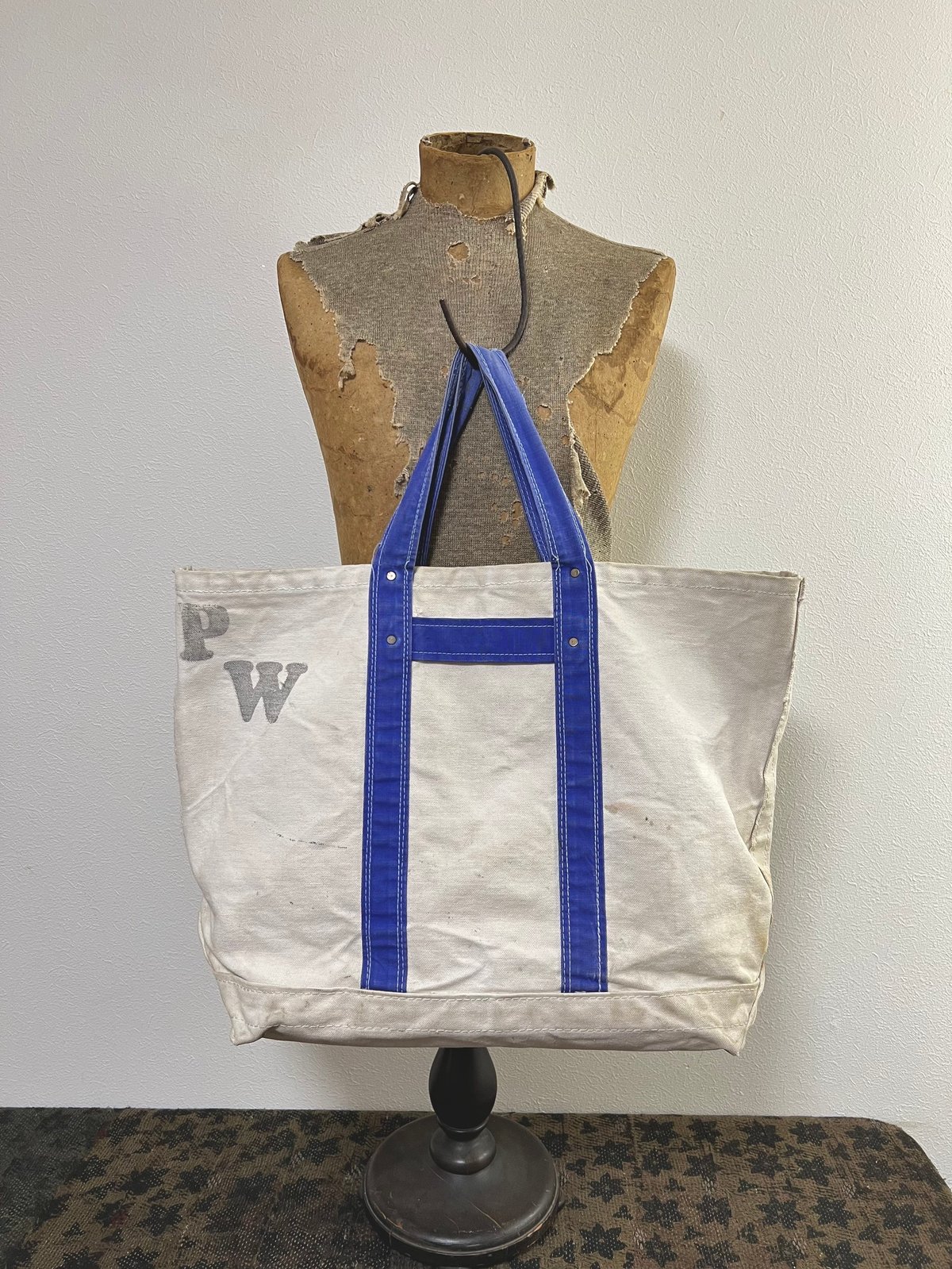 Around the 1940s Blue handle canvas tool bag. | Around the 1940s Blue handle canvas tool bag. |