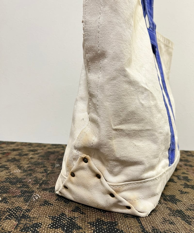 Around the 1940s Blue handle canvas tool bag. |
