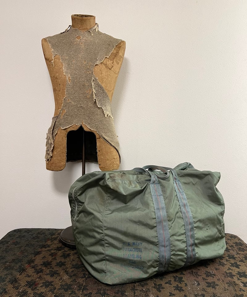 Around the 1950s, “U.S.NAVY” Parachute Travelin