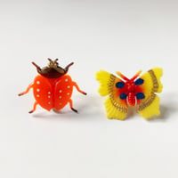 昭和レトロ 駄菓子屋玩具 昆虫ブローチ てんとう虫＆蝶セット〈新品〉