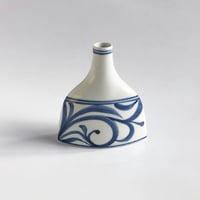 砥部焼 梅山窯 ワインボトル（小） 唐草 蓋なし〈新品〉