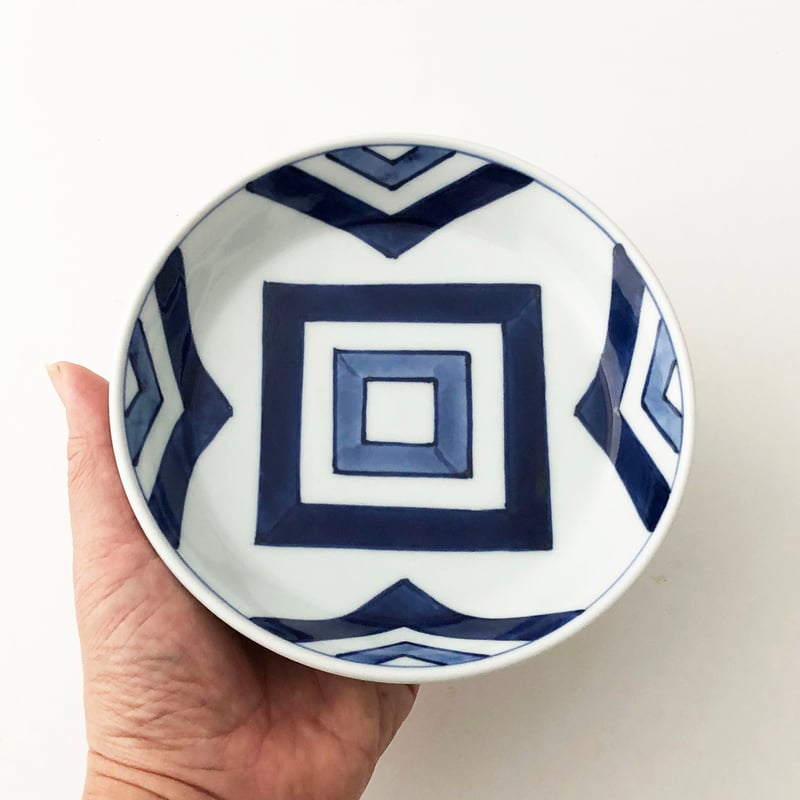 有田焼 青花 江戸紋 渕上り5寸皿〈新品〉 | 器屋 HAKOBE