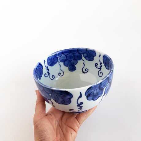 有田焼 其泉 染付 手描きぶどう文 麺鉢〈新品〉