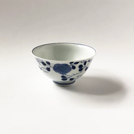有田焼 青花 ばら絵 3.5寸 反飯碗〈新品〉