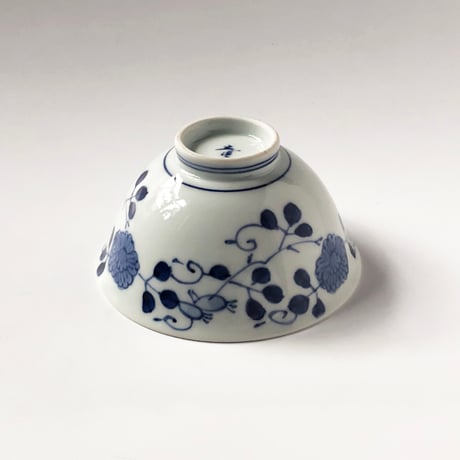 有田焼 青花 ばら絵 3.5寸 反飯碗〈新品〉