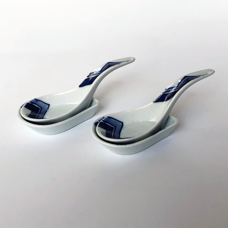 有田焼 青花 江戸紋 長丸レンゲ（台皿付）2セット〈新品〉 | 器屋 HAKOBE