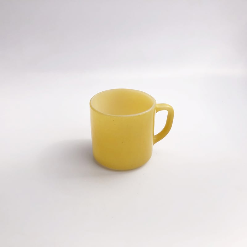 フェデラル ミルクガラスマグ 黄〈古物〉 | 器屋 HAKOBE