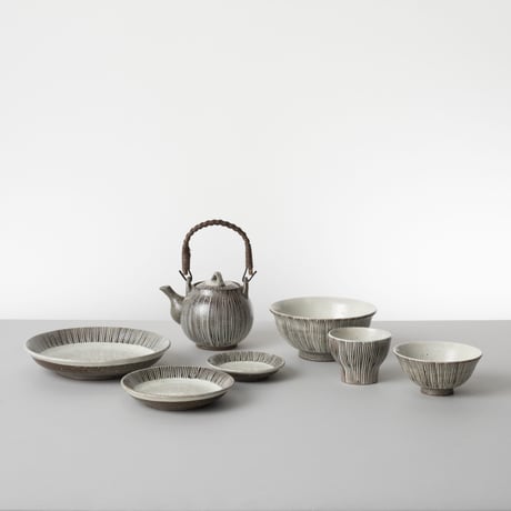 波佐見焼 サビ十草 大皿〈新品〉