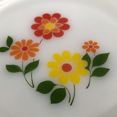 アルコパル ミルクガラス 花柄デザート皿 2セット〈古物〉
